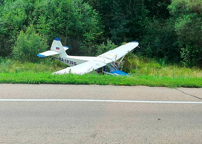 Самолет обнаружили на обочине дороги в Приамурье 