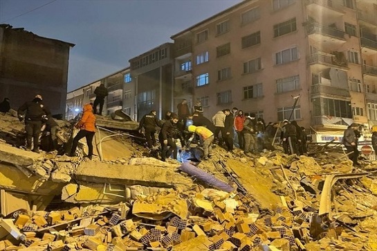 Число погибших в результате землетрясения в Турции возросло до 284
