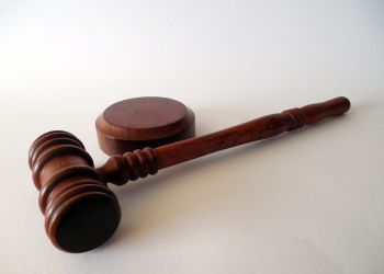 Экс-полицейского Приамурья осудили за хранение боеприпасов