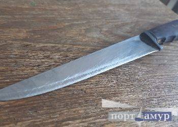 В Приамурье на предприятии один работник пырнул другого ножом