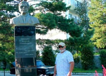 В Зее восстановили памятник Герою Соцтруда