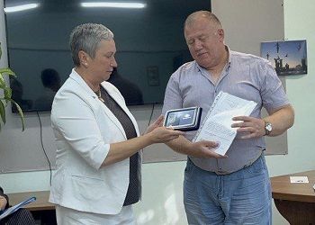 Главврачу Зейской больницы вручили медаль за спасение бойцов на СВО