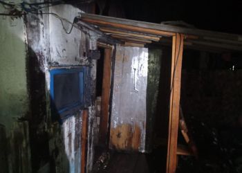 Двух взрослых и двух детей спасли из горящей бани в Приамурье