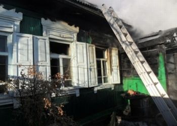 В Тамбовке пожарные защитили от огня две квартиры