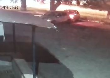 Водителя, устроившего ночное ДТП на парковке, ищут в Благовещенске