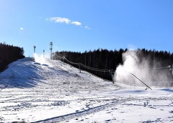 Тындинский «Усть-Корал» начали засыпать снегом