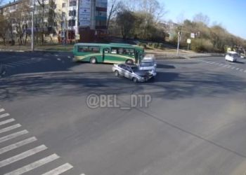 Момент ДТП с машиной полиции в Белогорске попал на видео