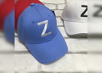 В Благовещенске начали продавать кепки с символом Z