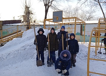 Во дворах Благовещенска готовят зимние забавы для детей
