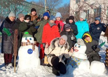 Воспитанники Благовещенского детского дома слепили конкурсных снеговиков