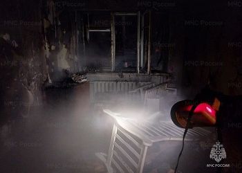 В Белогорске из-за пожара эвакуировались жильцы пятиэтажки