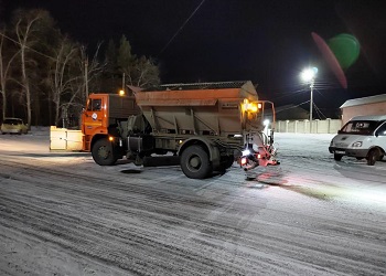 За ночь с улиц Благовещенска вывезли более сотни кубометров снега и наледи