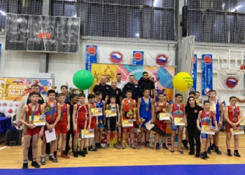 Почти 500 борцов собрал турнир по вольной борьбе на Кубок мэра Благовещенска