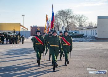 Курсантам ДВОКУ торжественно представили боевое знамя с орденом Жукова