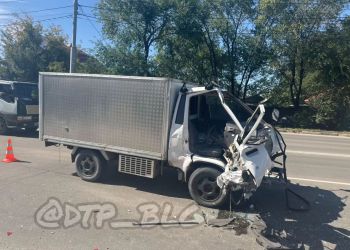Столкнулся с минивэном: полиция рассказала о «грузовом» ДТП в Благовещенске