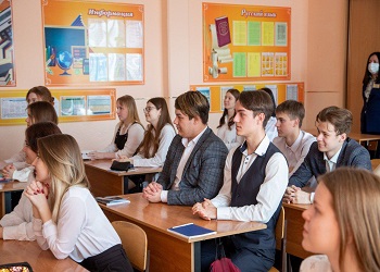 «Горячую линию» для выпускников запустили в Приамурье