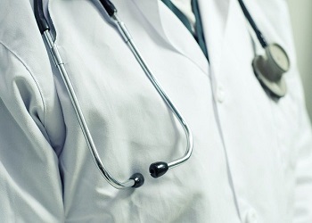 В Приамурье экс-главврач больницы получал зарплату за несуществующего сотрудника