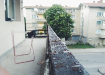 В Москве девушка выбросила с балкона неприятного ей мужчину 