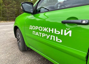 На амурской трассе «Дорожный патруль» помог автоледи, которая пробила колесо