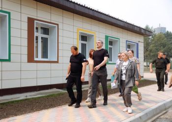 Василий Орлов раскритиковал подрядчика за ремонт детсада в Магдагачах