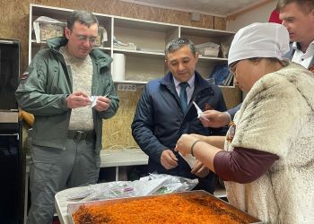 Олег Имамеев посетил храм Игнатьева, где готовят сублимированные борщи для бойцов СВО