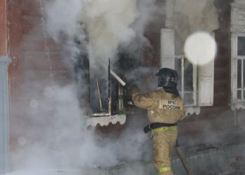 В Амурской области возбуждено дело после гибели двоих детей в пожаре