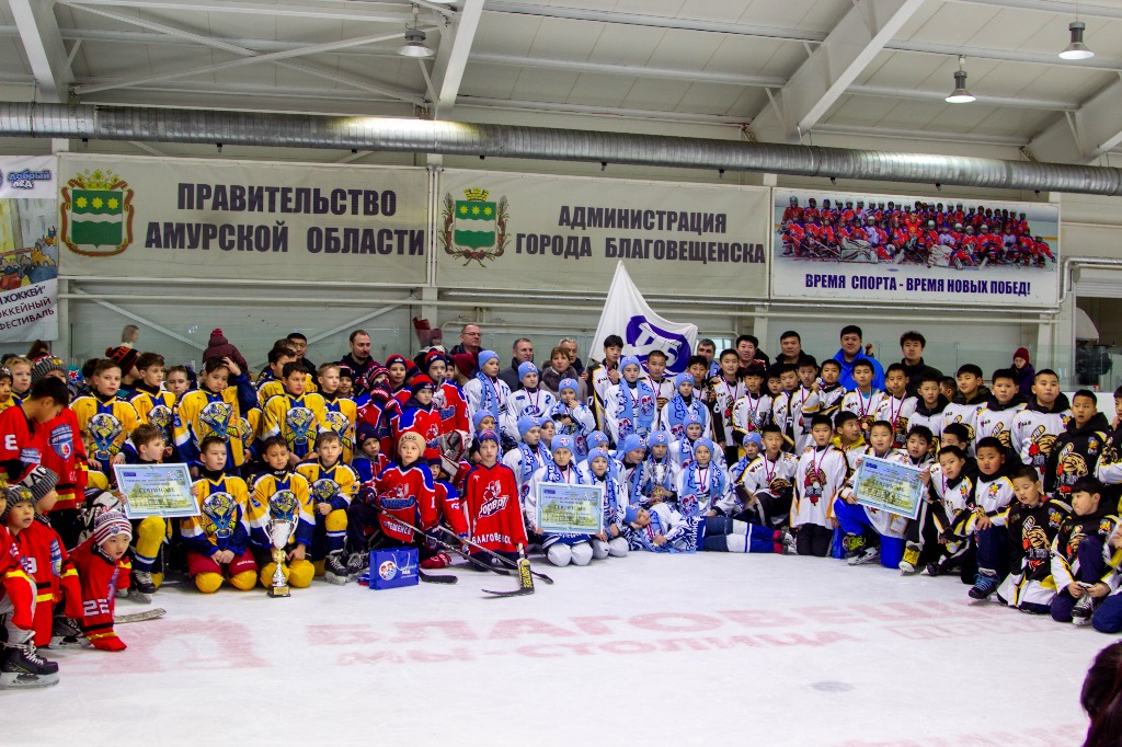 Сколько сейчас времени в благовещенске. Местное время в Благовещенске. Точное время Благовещенск. Какое время в Благовещенске сейчас. Магазин ледяной в Благовещенске картинки.