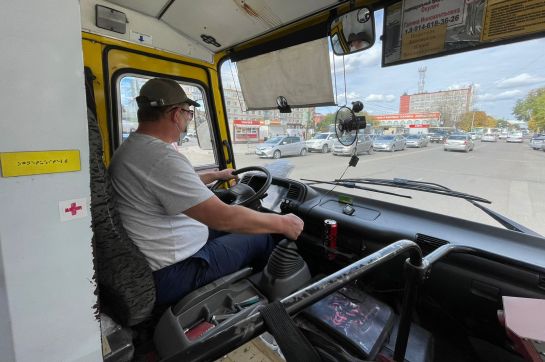 Есть автобусы — работать некому: в Благовещенске муниципальной автоколонне не хватает 25 водителей