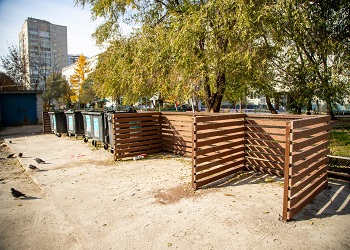 Площадки с контейнерами для бумаги, металла и пластика обустраивают в Благовещенске