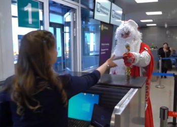 Аэропорт Благовещенска проводил спецборт Деда Мороза