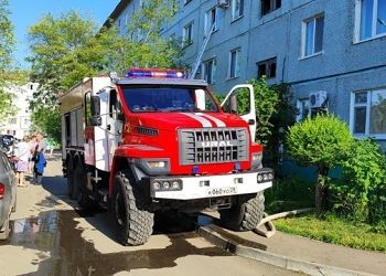 Жильцов пятиэтажки в Благовещенске эвакуировали из-за пожара 