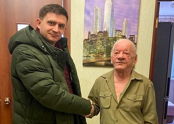Депутат амурского заксобрания навестил ветерана-блокадника