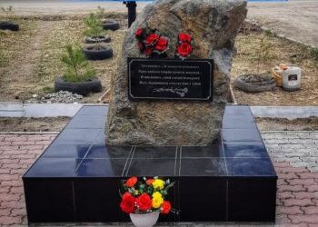 Камень в честь воинов-земляков освятили в отделенном районе Благовещенска