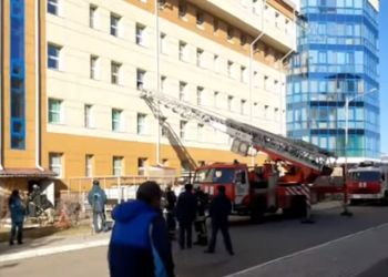 Пожарную технику стянули к детской областной больнице в Благовещенске