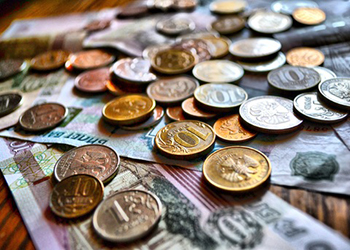 Амурчане обменяли на банкноты три центнера монет