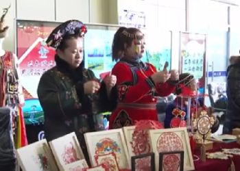 Российских туристов в Хэйхэ в новогодние праздники встречали закусками и чаем