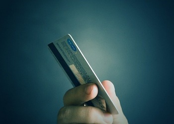 В Амурской области осудят подростка за использование чужой банковской карты