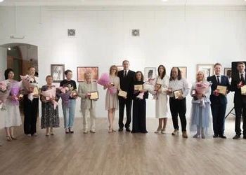 Василий Орлов вручил премии губернатора талантливым амурчанам