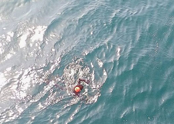 На Сахалине спасли водолаза, который один пробыл в море двое суток