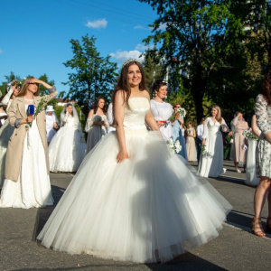 В честь Дня города в Благовещенске провели парад невест