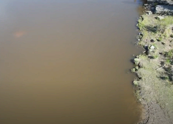 В Белогорске нашли утонувший в реке автомобиль