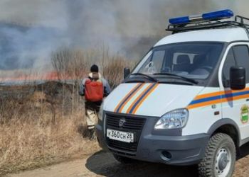 Природный пожар тушат в пяти километрах от села Бибиково