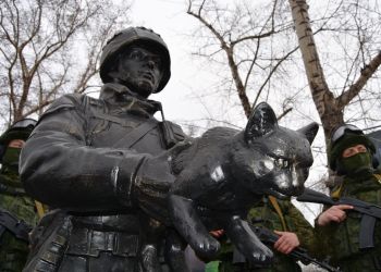 В Белогорске открыли памятник Российскому солдату