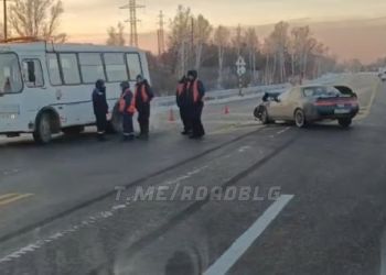 В Свободном на перекрестке легковушка влетела на …