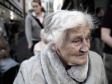 В Севастополе пенсионерка облила продавщицу зеленкой