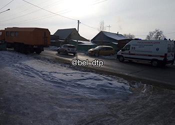 В Белогорске при столкновении легковушки и КамАЗа пострадали люди