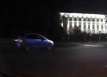 Момент вечернего ДТП с мотоциклом в Благовещенске попал на видео