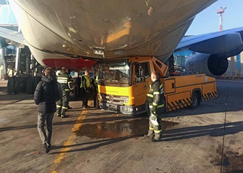 Самый большой самолет в мире повредили в Домодедово