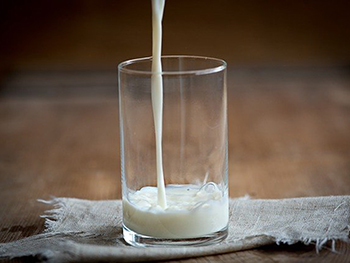 Потенциально опасное амурское молоко попало на прилавки Забайкалья