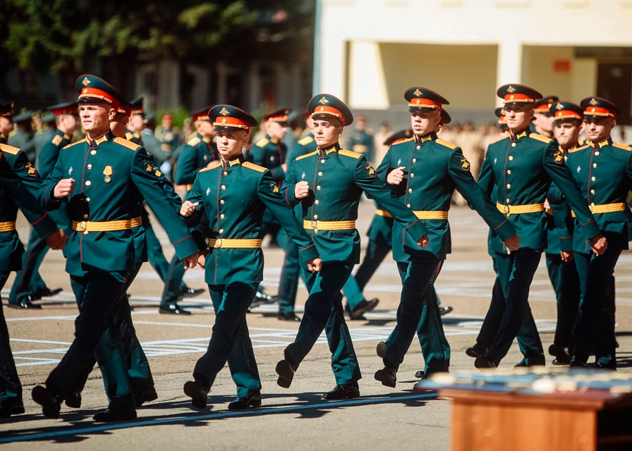 Залпы в воздух: в Благовещенске в ДВОКУ состоялся 110 выпуск офицеров